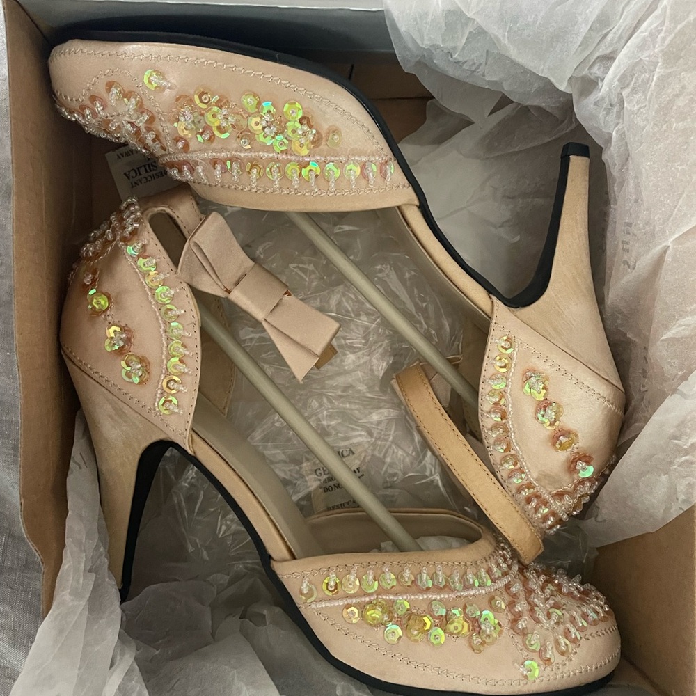 Vintage Sushi Brand Champagne Satin Embellished Heels NIB unworn size 9